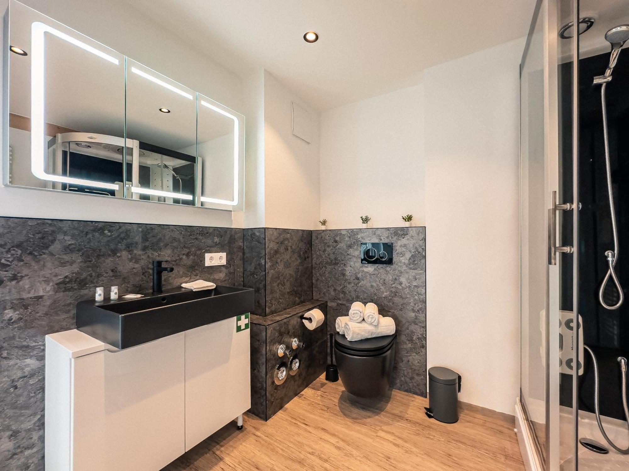 Crest - Riverside Lofts Mit Parken I Balkon I Kueche I Regendusche Passau Bagian luar foto